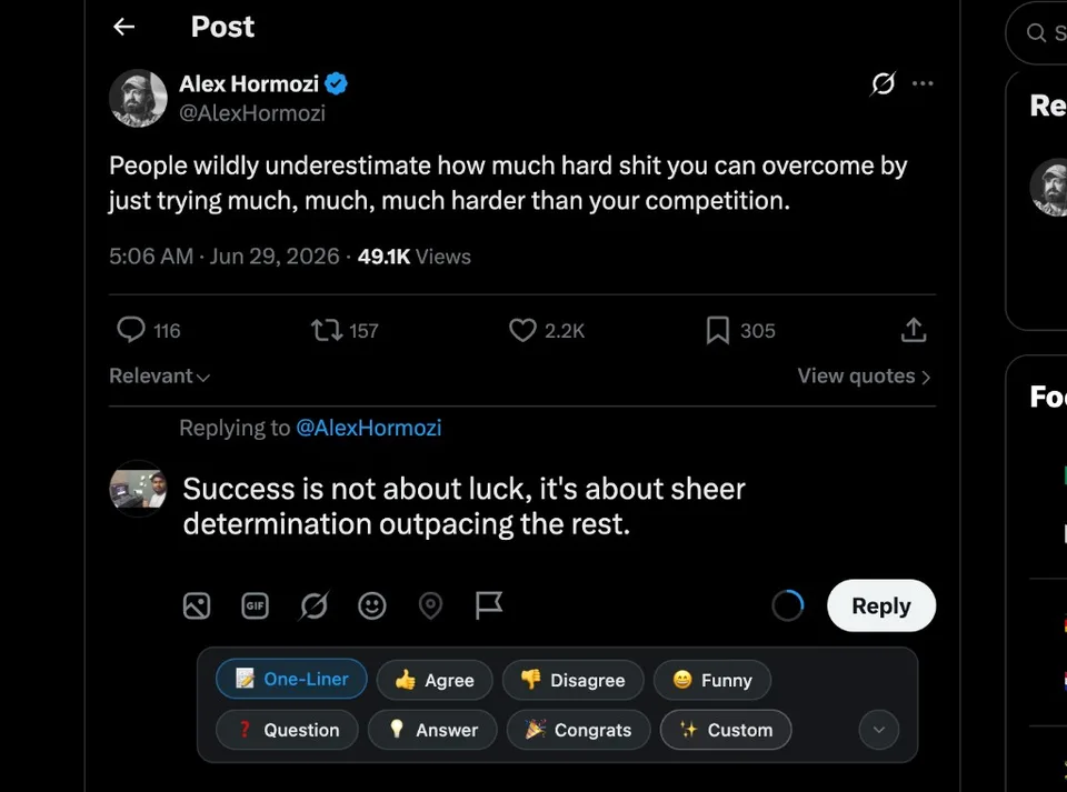 Comment Assistant generating AI replies with tone options on X.com